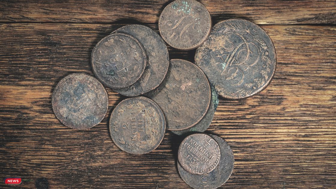 hikers discover gold coins